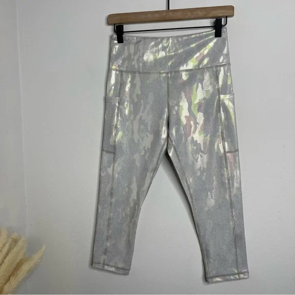 ZYIA Silver Camo Metallic Pocket Light n Tight Hi-Rise Capri 20" Leggings Sz M - Picture 14 of 16